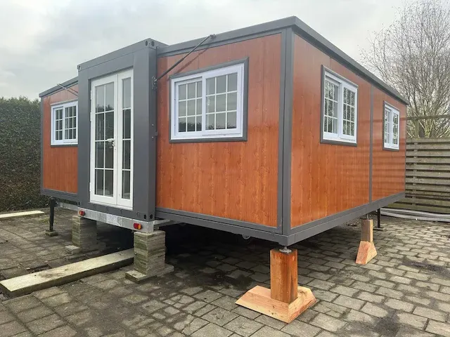 2024 mobiele woonunit / tiny house met twee slaapkamers en keuken op aanhanger - afbeelding 1 van  74