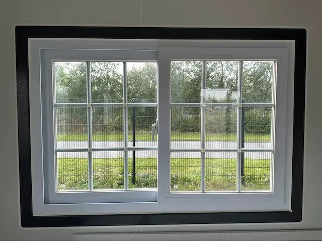 2024 mobiele woonunit / tiny house met twee slaapkamers en keuken steen motief antraciet - afbeelding 35 van  64