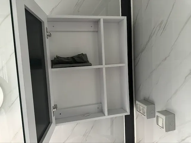 2024 mobiele woonunit / tiny house met twee slaapkamers en keuken steen motief antraciet - afbeelding 48 van  64