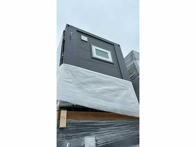 2024 mobiele woonunit / tiny house met twee slaapkamers en keuken steen motief antraciet - afbeelding 60 van  64