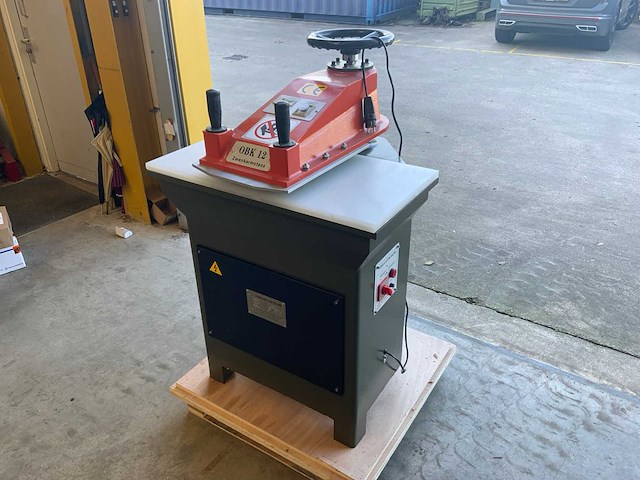 2024 obk 12 obk-12t zwenkarmstansmachine - afbeelding 1 van  18