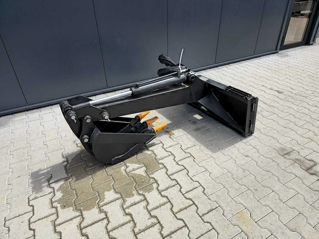 2024 rhino-cross backhoe arm ten behoeve van schranklader - afbeelding 1 van  8