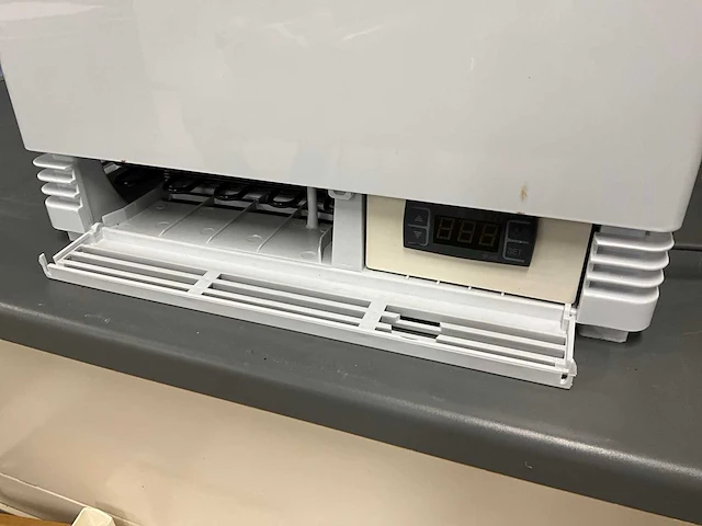 2024 saro sc 100 gebaksvitrine - afbeelding 5 van  7