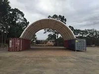 2024 stahlworks 40ft 12x12x4,5 meter shelter overkapping / tent tussen 2 containers - afbeelding 1 van  3
