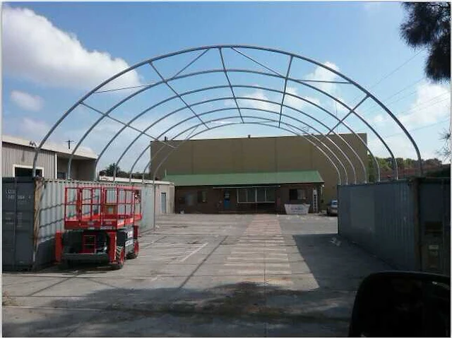 2024 stahlworks 40ft 12x12x4,5 meter shelter overkapping / tent tussen 2 containers - afbeelding 2 van  3