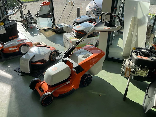 2024 stihl rma 448 pv accu-grasmaaier - afbeelding 1 van  6