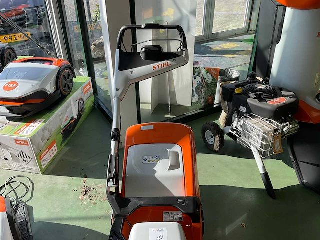 2024 stihl rma 448 pv accu-grasmaaier - afbeelding 3 van  6