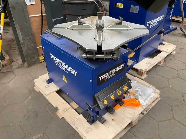 2024 trainsway zh626s banden de-en montageapparaat - afbeelding 5 van  7