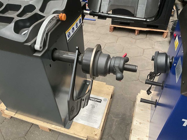 2024 trainsway zh825b banden balanceerapparaat - afbeelding 3 van  6