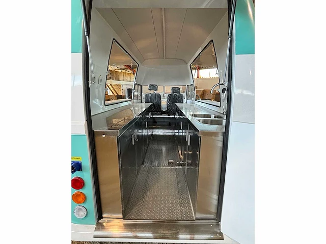 2024 tune pst-tn100 foodtruck - afbeelding 3 van  28