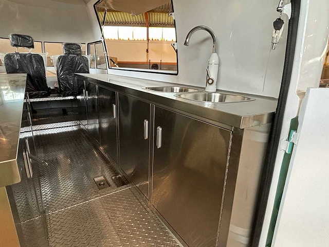 2024 tune pst-tn100 foodtruck - afbeelding 6 van  28