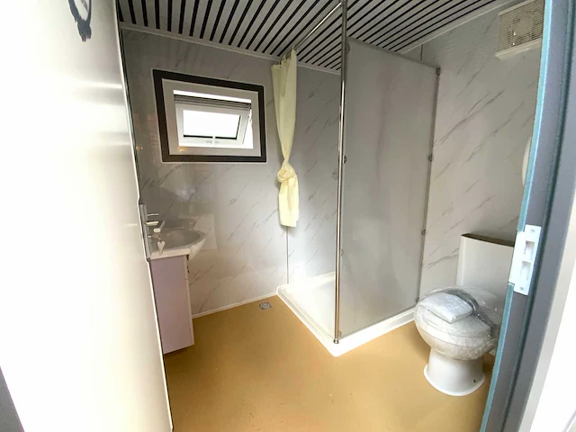 2025 - badkamer unit toilet met douche - afbeelding 3 van  14