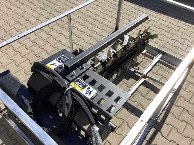 2025 - easy-going - trencher - kettinggraver voor schranklader / skidsteer - afbeelding 10 van  21