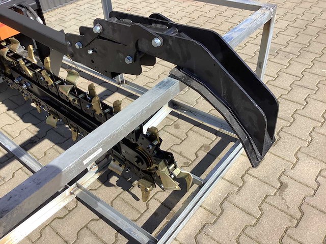 2025 - easy-going - trencher - kettinggraver voor schranklader / skidsteer - afbeelding 13 van  21