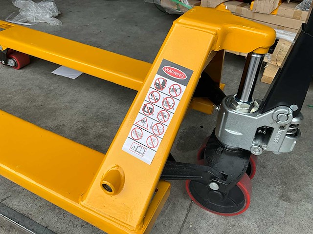 2025 - easy-going 3000 kg hand hydraulische palletwagen - afbeelding 12 van  14