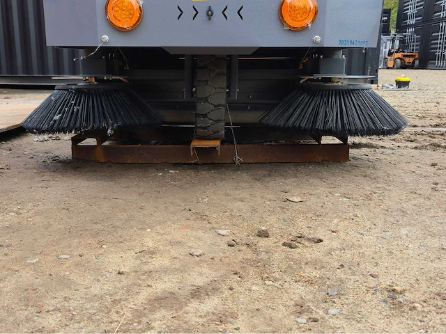 2025 - okg - dy-1400p - straatveegmachine - afbeelding 13 van  20
