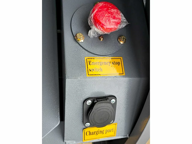 2025 - okg - dy-2000 - straatveegmachine - afbeelding 18 van  29