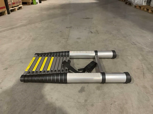 2025 bovak aluminium telescoopladder up380n - afbeelding 34 van  39