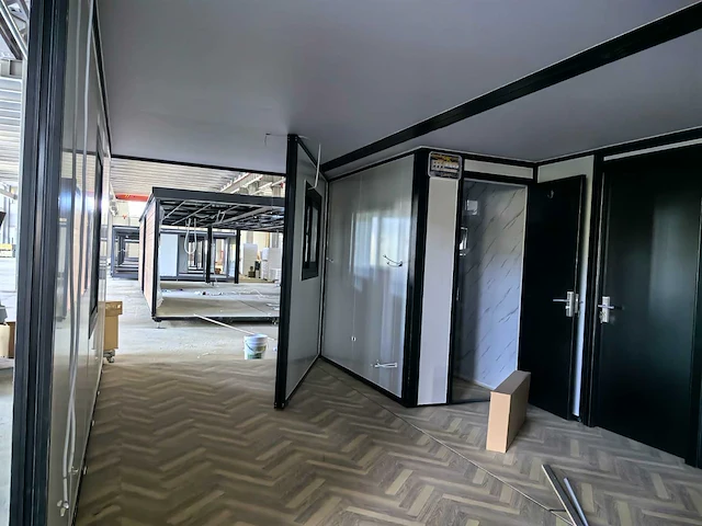 2025 compleet deluxe 12x6 meter mobiele woonunit met 3 slaapkamers en keuken 72m3 - afbeelding 12 van  16