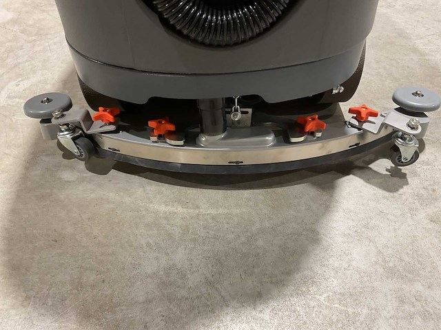 2025 daewoo dafr70 vloerreiniger - afbeelding 20 van  35