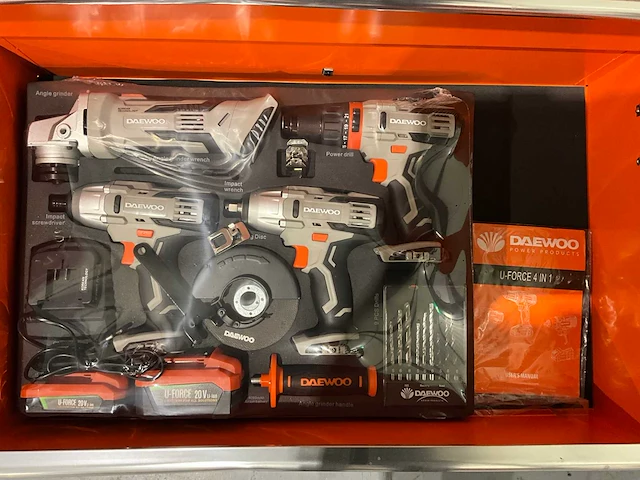 2025 daewoo damw387 gereedschapswagen + daewoo 4 in 1 set - afbeelding 19 van  26