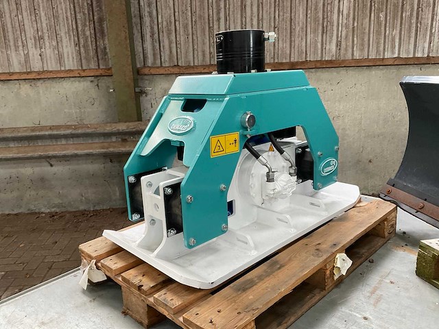 2025 dehaco hydrax 325 hydraulisch trilblok met rotator - afbeelding 8 van  12