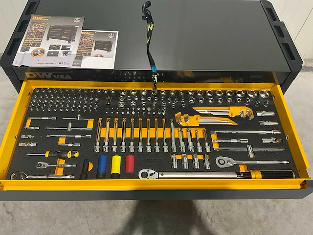 2025 dewalt 3 delige set gereedschapswagen, accu gereedschap set en hogedrukreiniger - afbeelding 8 van  29