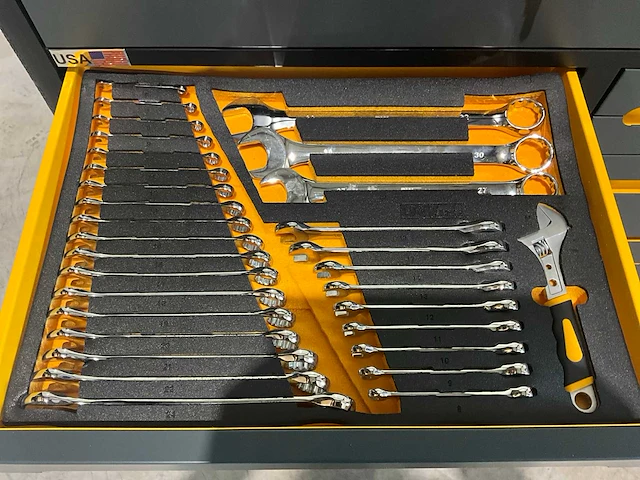 2025 dewalt 3 delige set gereedschapswagen, accu gereedschap set en hogedrukreiniger - afbeelding 9 van  29