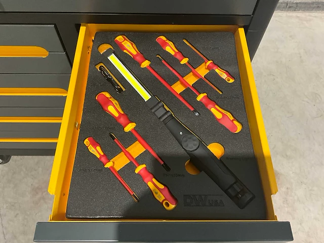 2025 dewalt 3 delige set gereedschapswagen, accu gereedschap set en hogedrukreiniger - afbeelding 17 van  29