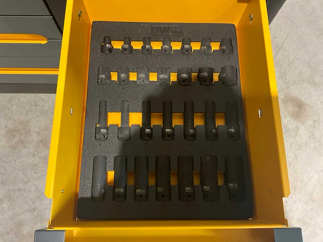 2025 dewalt 3 delige set gereedschapswagen, accu gereedschap set en hogedrukreiniger - afbeelding 20 van  29