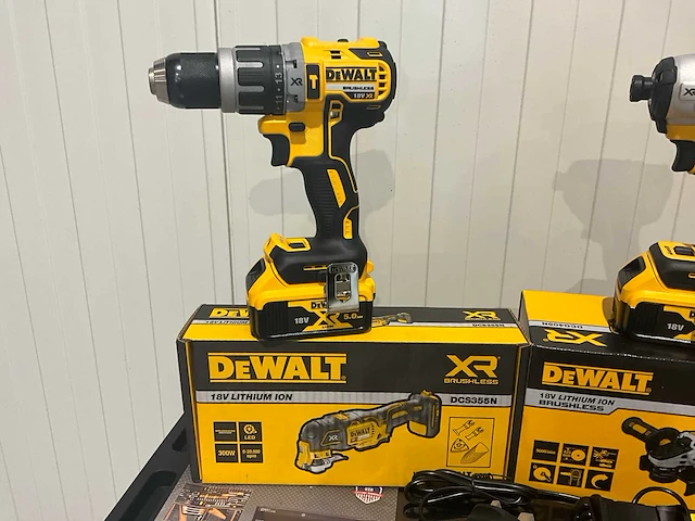 2025 dewalt 3 delige set gereedschapswagen, accu gereedschap set en hogedrukreiniger - afbeelding 27 van  29