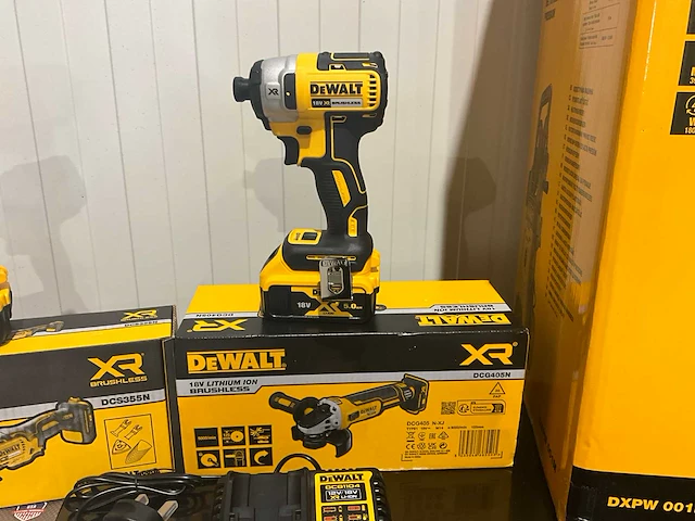2025 dewalt 3 delige set gereedschapswagen, accu gereedschap set en hogedrukreiniger - afbeelding 28 van  29