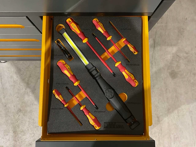 2025 dewalt 3 delige set gereedschapswagen, accu gereedschap set en hogedrukreiniger - afbeelding 29 van  39