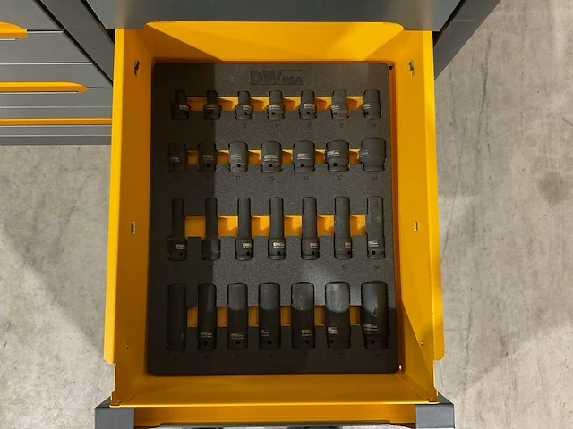 2025 dewalt 3 delige set gereedschapswagen, accu gereedschap set en hogedrukreiniger - afbeelding 32 van  39