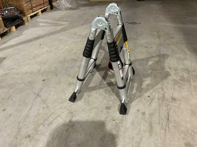 2025 elite vario 2x2,2 m telescoopladder - afbeelding 14 van  15
