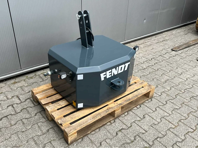 2025 fendt stalen frontgewicht met verlichting - afbeelding 2 van  9