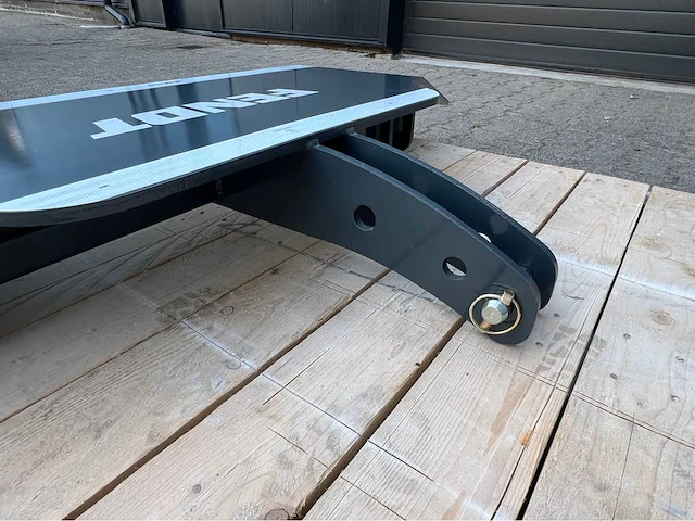 2025 fendt veiligheidsbumper / frontbumper - afbeelding 9 van  12