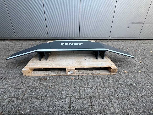 2025 fendt veiligheidsbumper / frontbumper - afbeelding 11 van  12