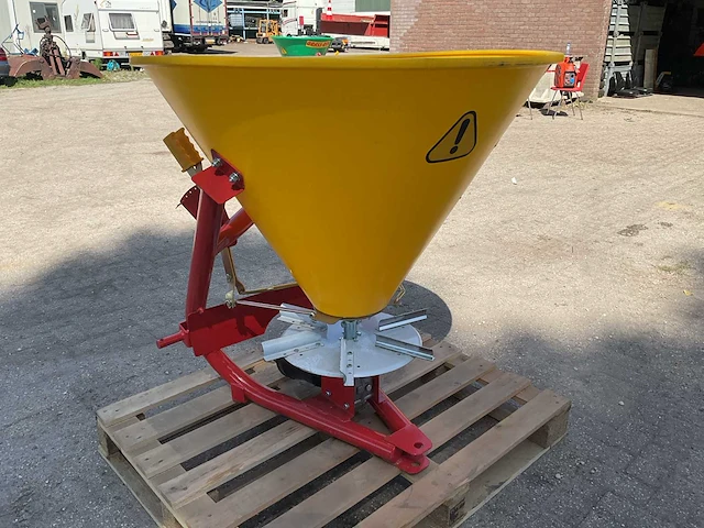 2025 grass rol n 056 kunstmeststrooier - afbeelding 4 van  6