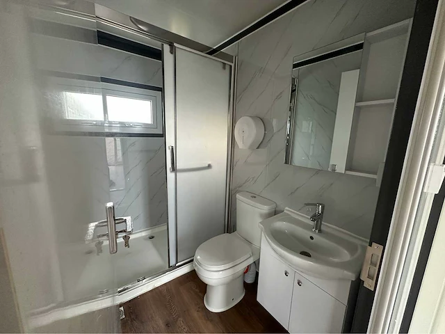 2025 mobiele woonunit / tiny house met twee slaapkamers en keuken op aanhanger - afbeelding 18 van  75