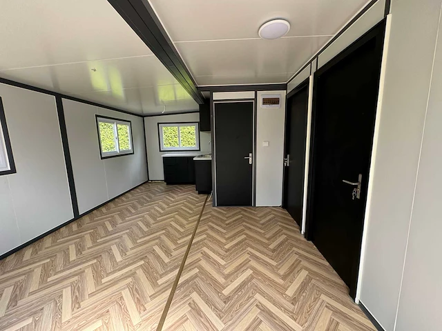 2025 mobiele woonunit / tiny house met twee slaapkamers en keuken op aanhanger - afbeelding 57 van  75
