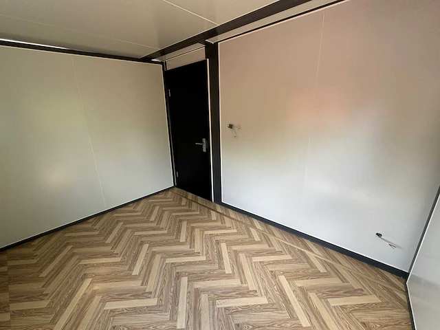 2025 mobiele woonunit / tiny house met twee slaapkamers en keuken op aanhanger - afbeelding 64 van  75