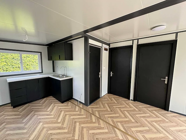 2025 mobiele woonunit / tiny house met twee slaapkamers en keuken op aanhanger - afbeelding 69 van  75