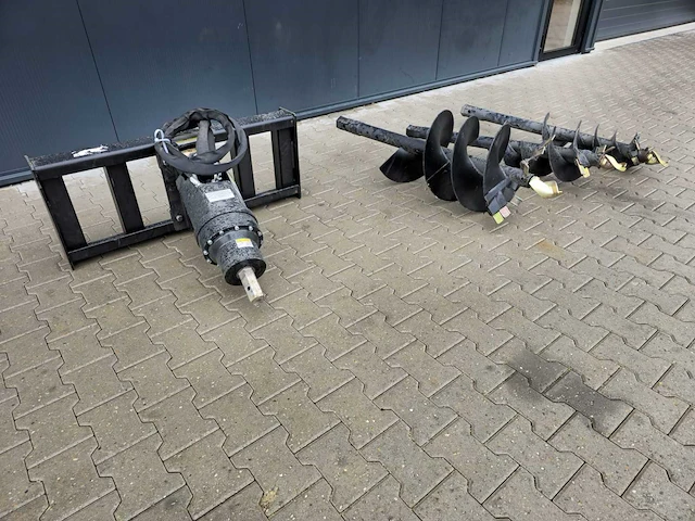 2025 rhino-cross 450/200 set hydraulische grondboren schranklader - afbeelding 10 van  15