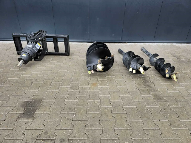 2025 rhino-cross 450/200 set hydraulische grondboren schranklader - afbeelding 11 van  15