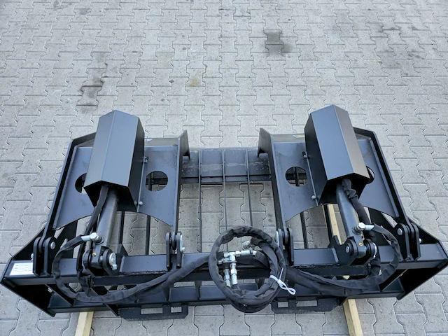 2025 rhino-cross 72 inch rock grapple bucket ten behoeve van schranklader - afbeelding 5 van  11