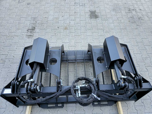 2025 rhino-cross 72 inch rock grapple bucket ten behoeve van schranklader - afbeelding 5 van  11