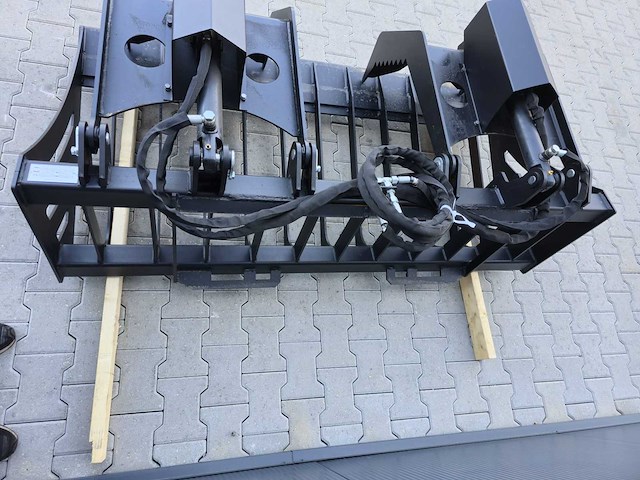 2025 rhino-cross 72 inch rock grapple bucket ten behoeve van schranklader - afbeelding 6 van  11