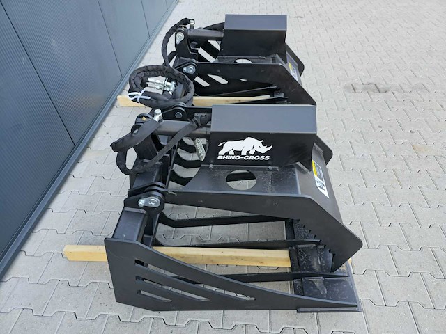 2025 rhino-cross 72 inch rock grapple bucket ten behoeve van schranklader - afbeelding 8 van  11