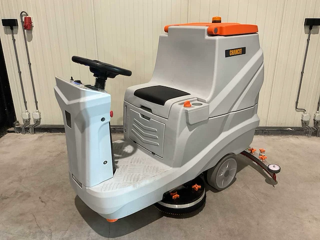 2025 rhino-cross chancee schoonmaakwagen - afbeelding 1 van  16